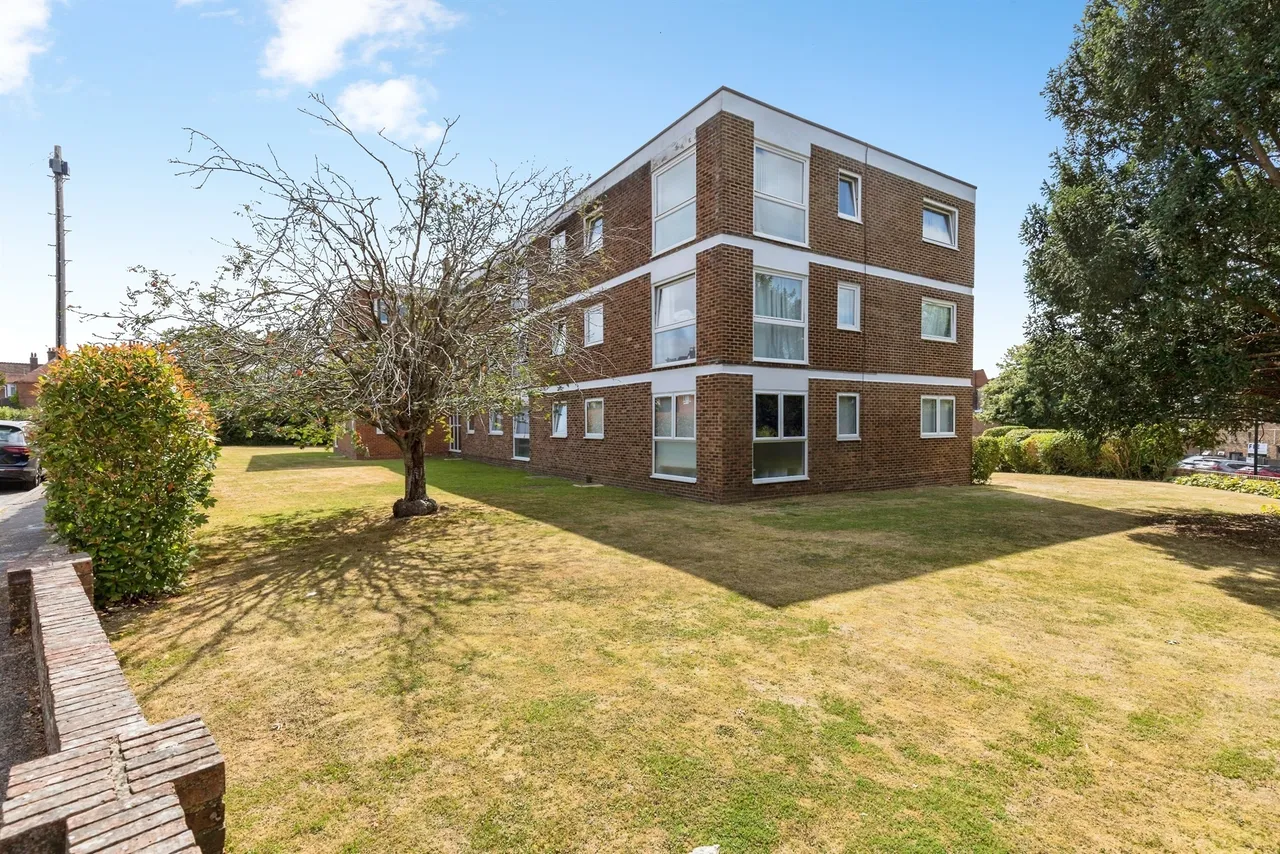 Crescent Way, BURGESS HILL, photo 11