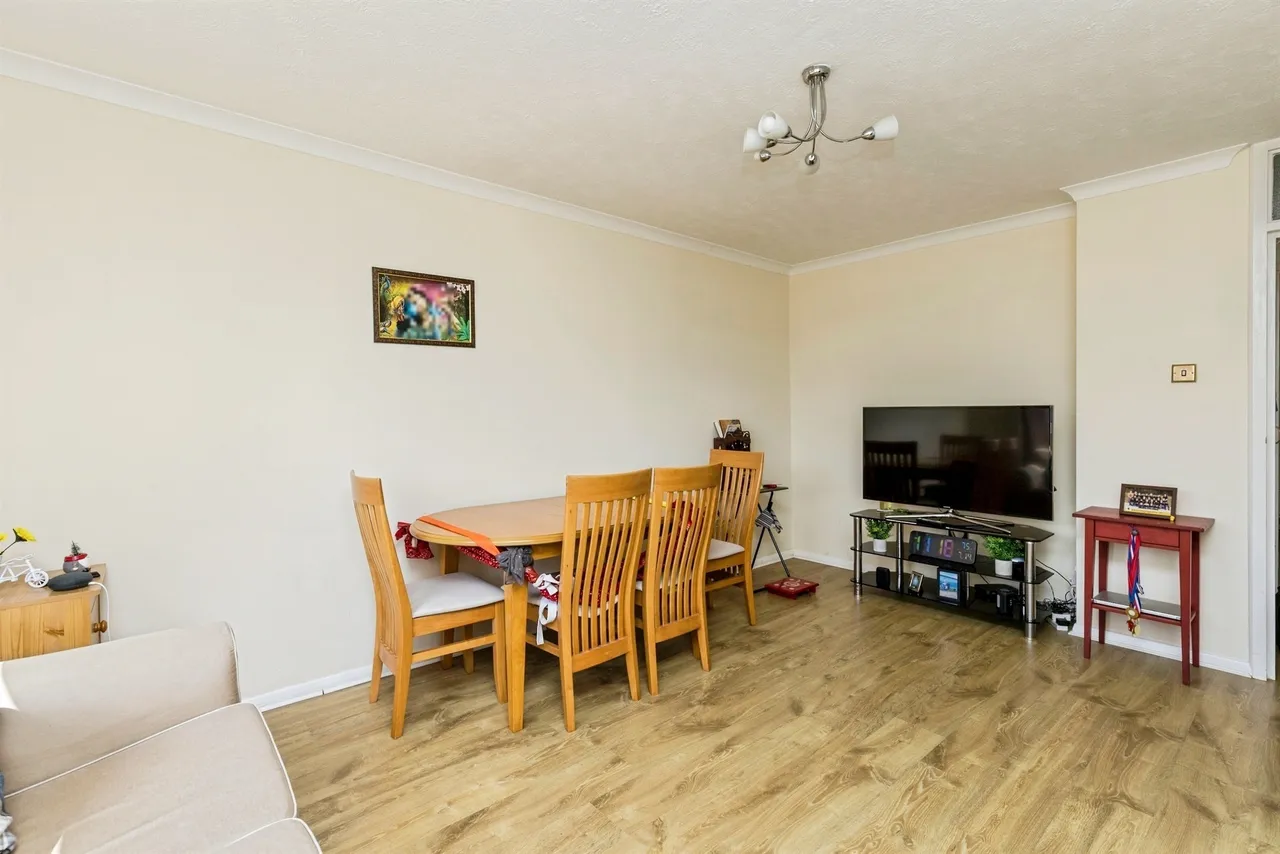 Crescent Way, BURGESS HILL, photo 3