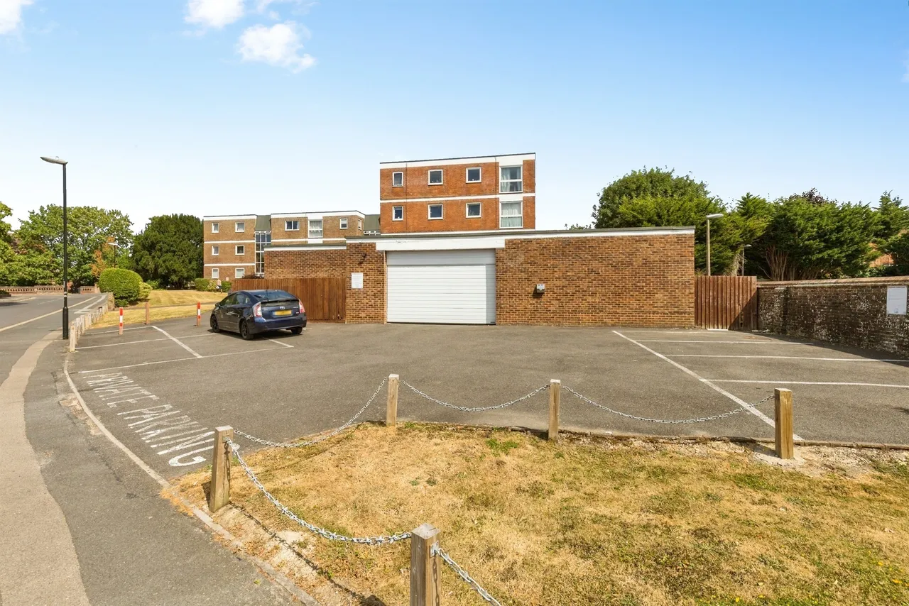 Crescent Way, BURGESS HILL, photo 12