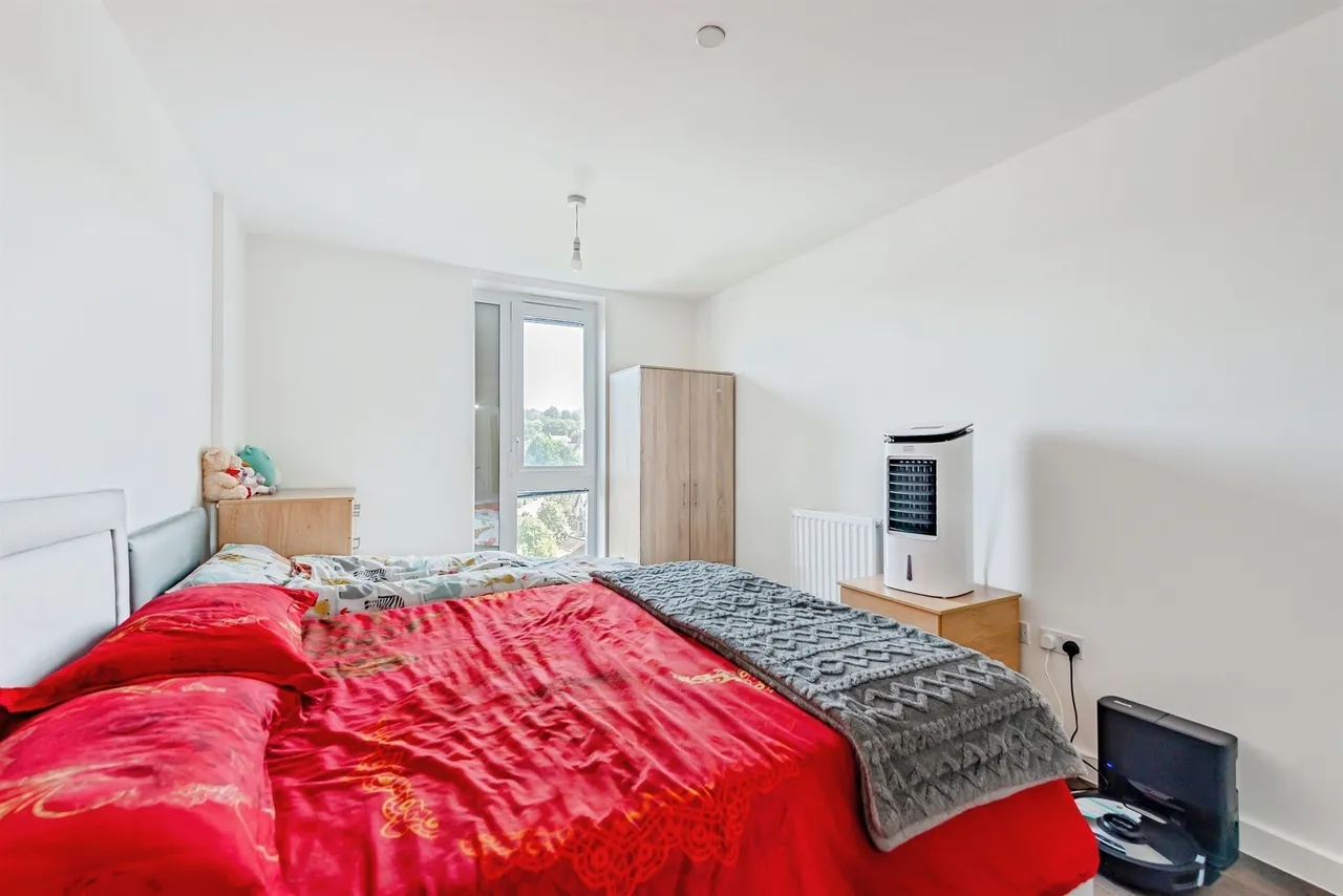 Marketfield Way, Redhill, RH1, photo 12