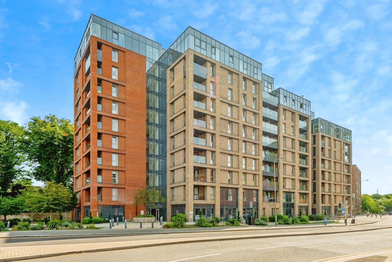 Marketfield Way, Redhill, RH1, photo 4