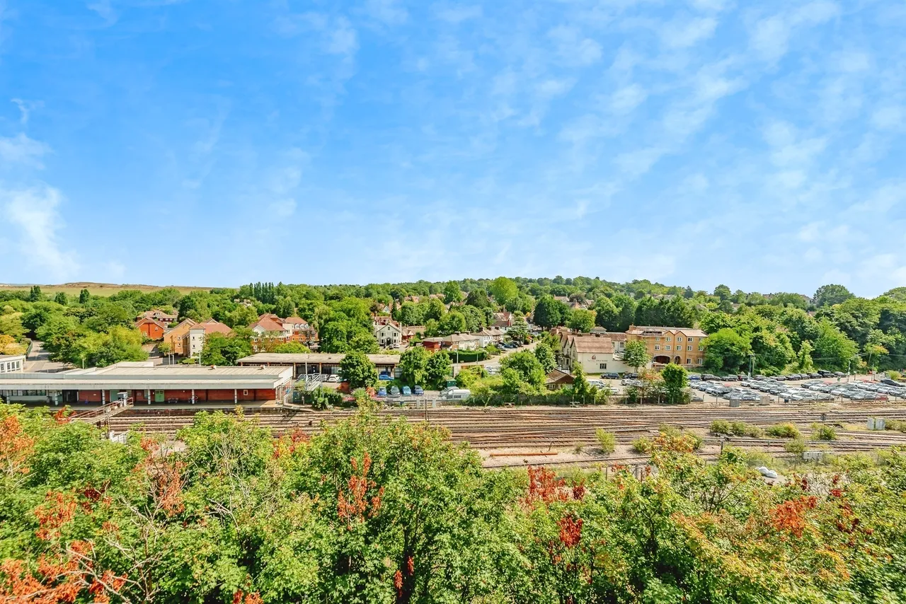 Marketfield Way, Redhill, RH1, photo 8