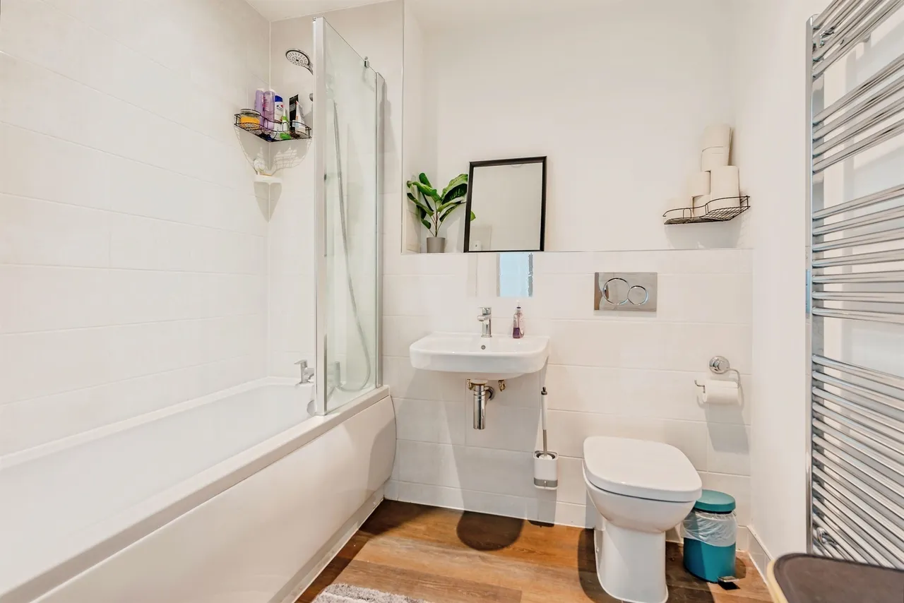 Marketfield Way, Redhill, RH1, photo 13