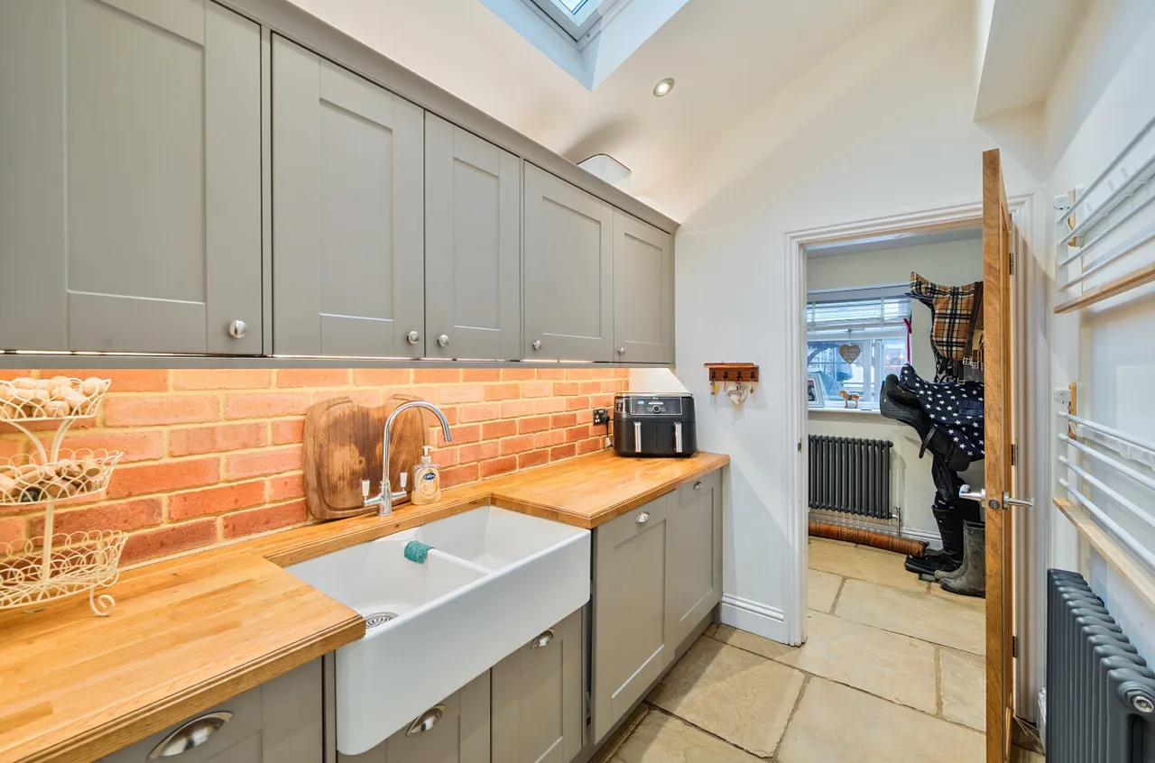 Dunstarn Gardens, Adel, LS16, photo 12