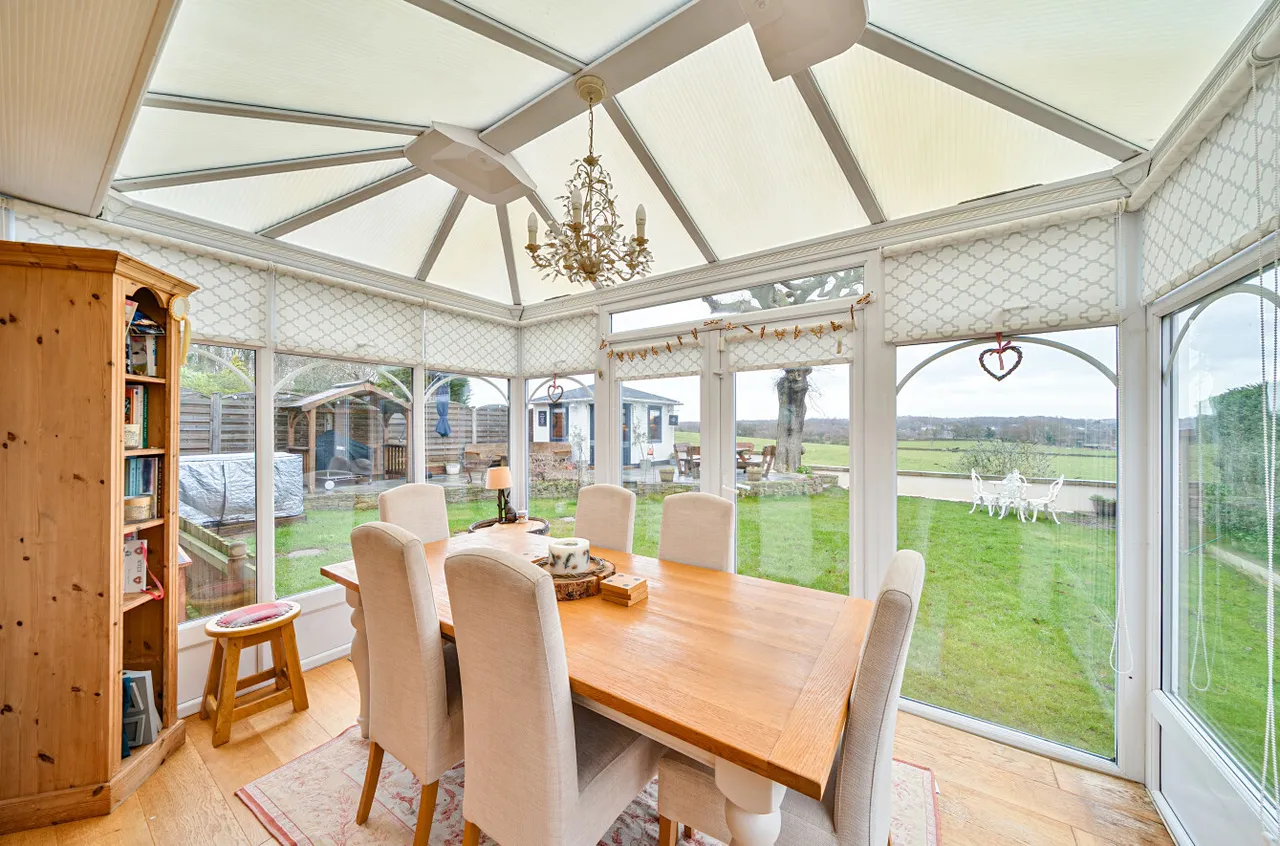 Dunstarn Gardens, Adel, LS16, photo 11