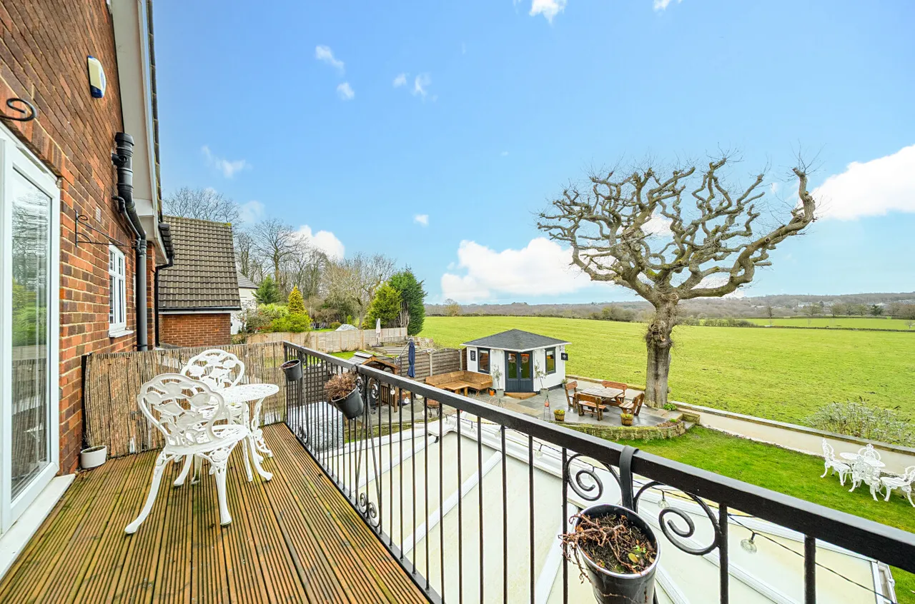 Dunstarn Gardens, Adel, LS16, photo 17