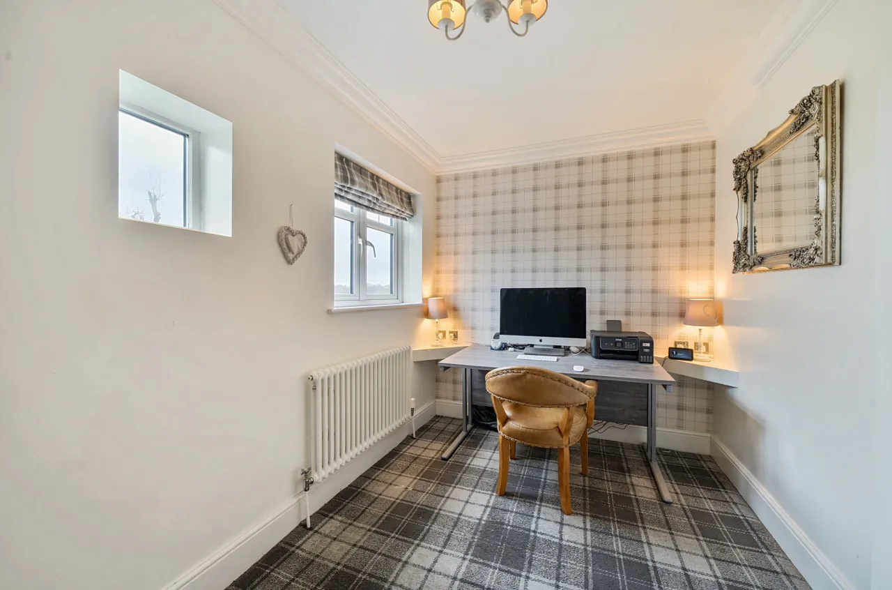 Dunstarn Gardens, Adel, LS16, photo 22