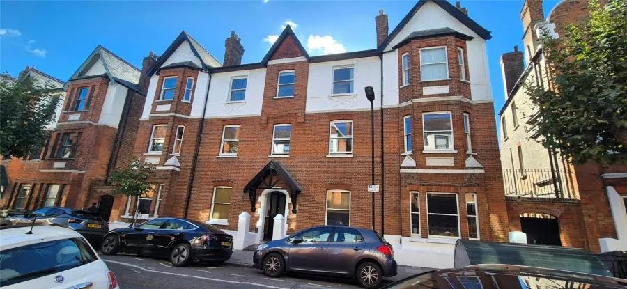 2 bed flat to rent, Rowhill Road, London, E5