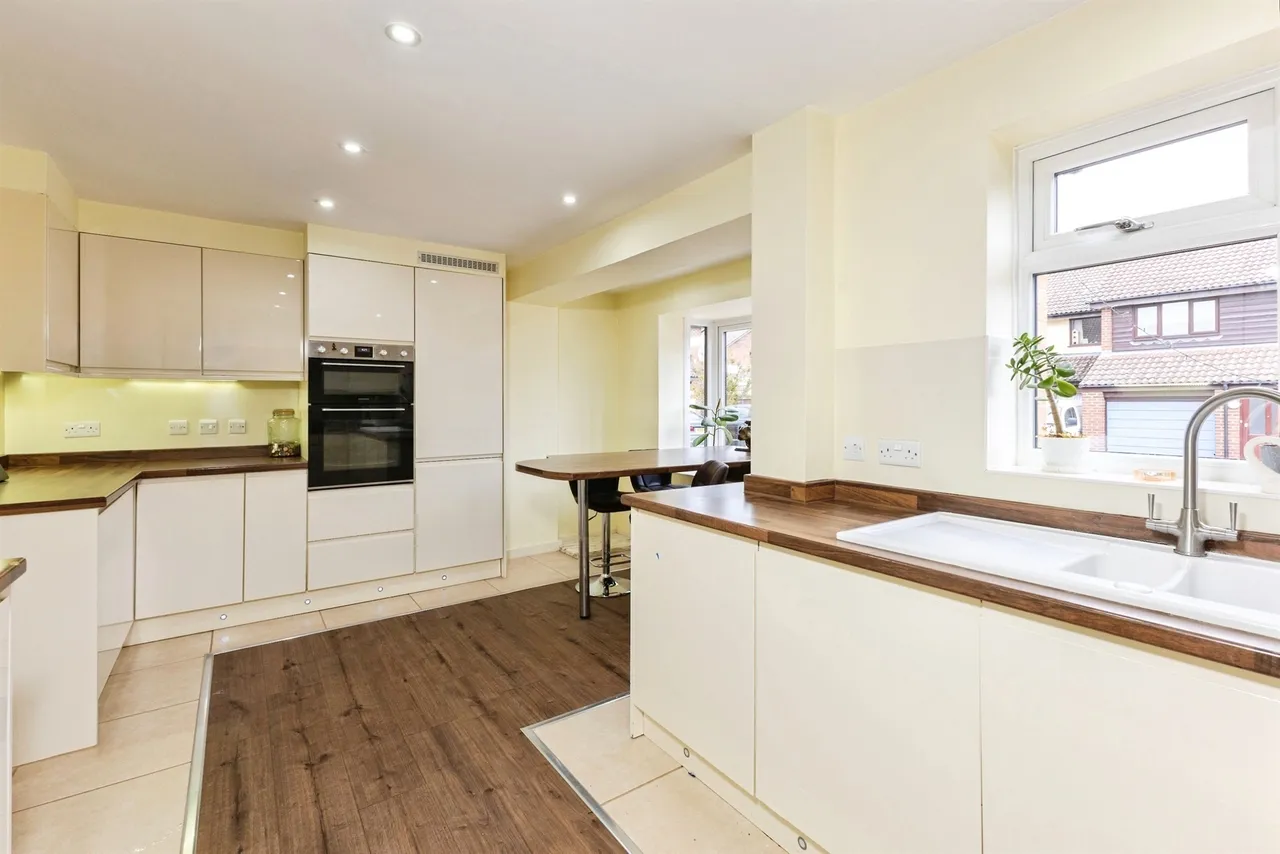 Minden Close, Wokingham, photo 3