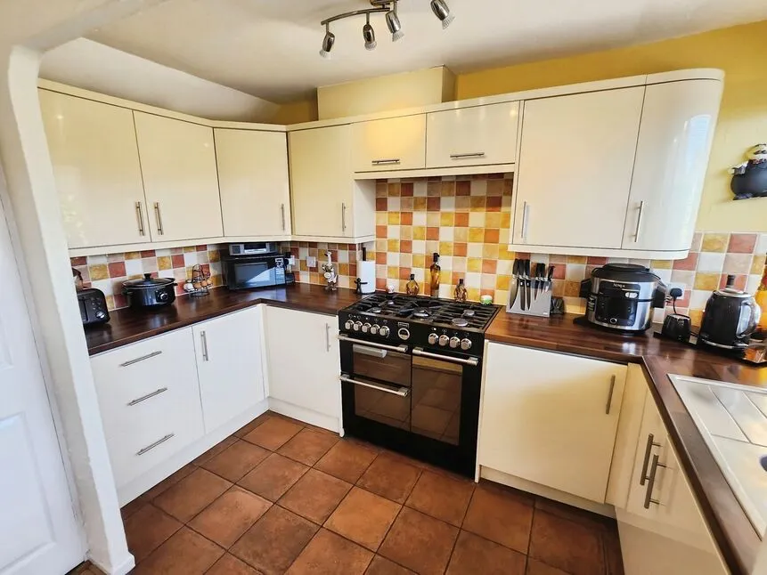 Fair Isle Drive, Nuneaton, Warwickshire, CV10, photo 4