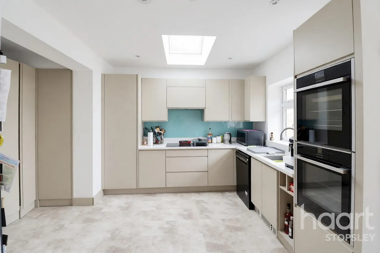 Hitchin Road, Luton, LU2, photo 2