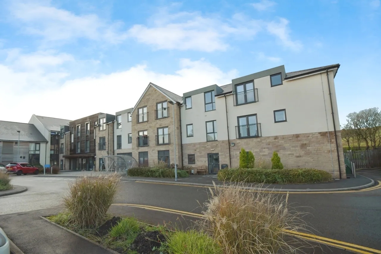 2 bed property for sale — Brown Edge Road, BUXTON, Derbyshire, SK17