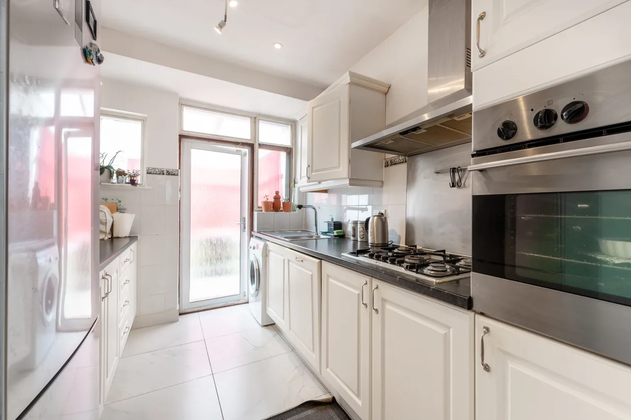 37 Park Road, Wembley, photo 3