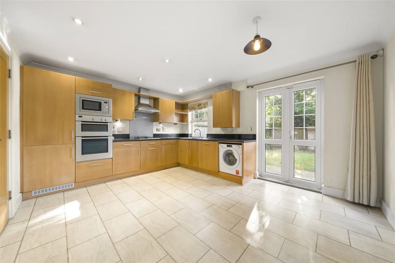 Sterling Place, Weybridge, KT13, photo 17
