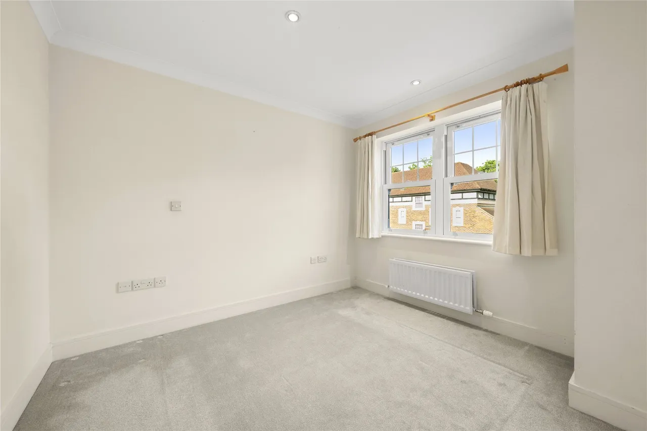 Sterling Place, Weybridge, KT13, photo 13