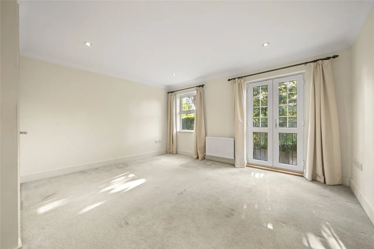 Sterling Place, Weybridge, KT13, photo 3