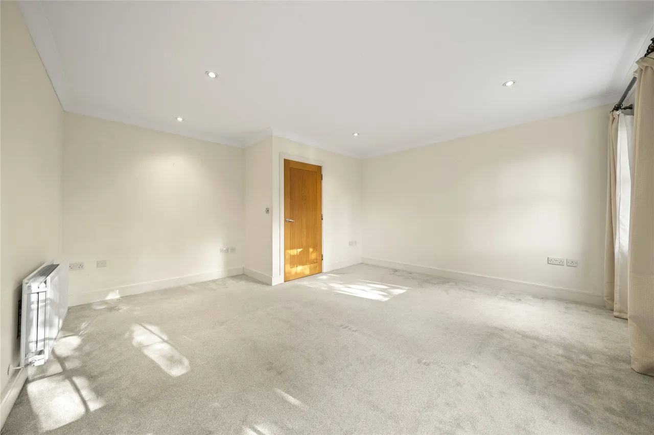 Sterling Place, Weybridge, KT13, photo 14