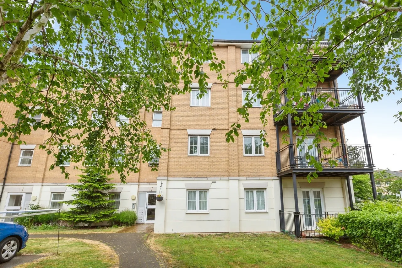 3 bed flat for sale — Tanner Street, BARKING, Essex, IG11