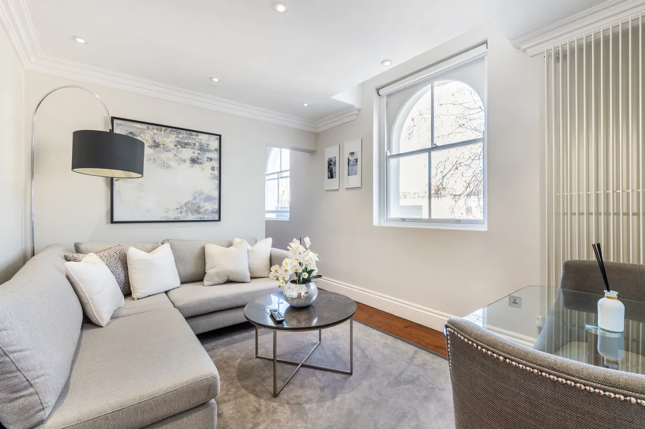 2 bed flat to rent — 46 Garden House, 86-92 Kensington Gardens Square, London