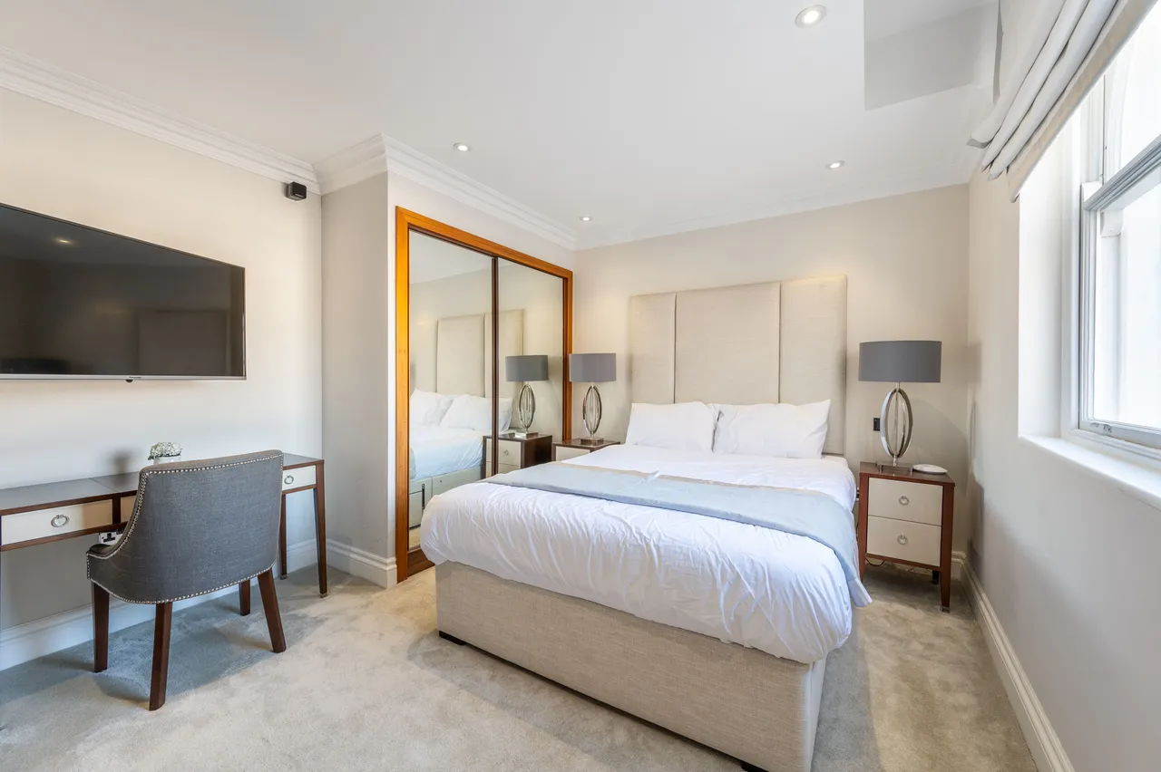 46 Garden House, 86-92 Kensington Gardens Square, London, photo 2