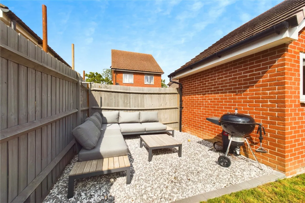 Albert Close, Spencers Wood, RG7, photo 22