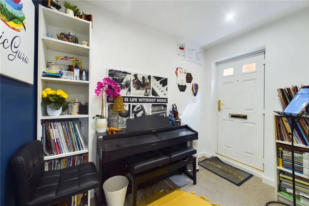 Albert Close, Spencers Wood, RG7, photo 19