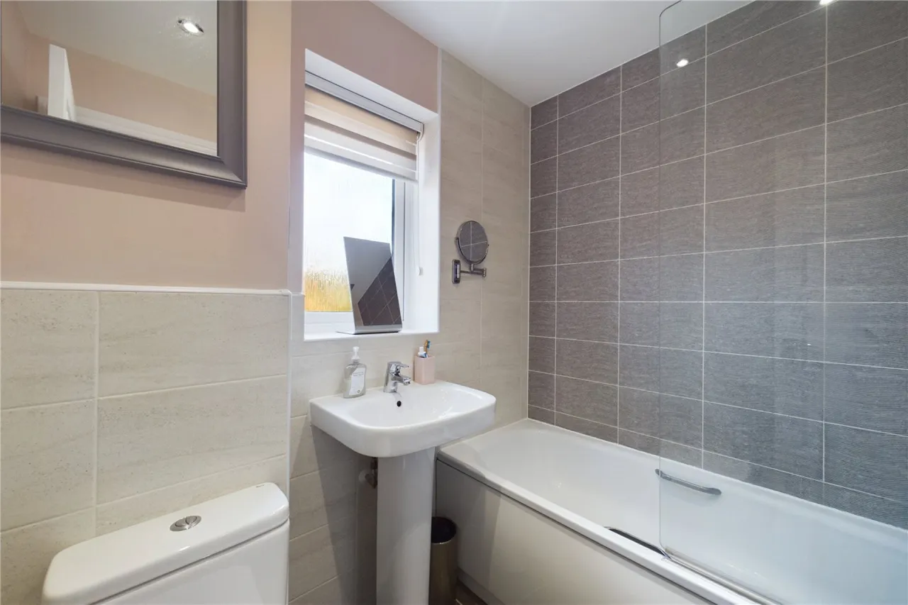 Albert Close, Spencers Wood, RG7, photo 16