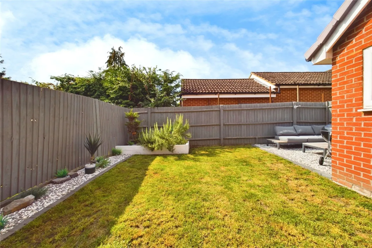 Albert Close, Spencers Wood, RG7, photo 21