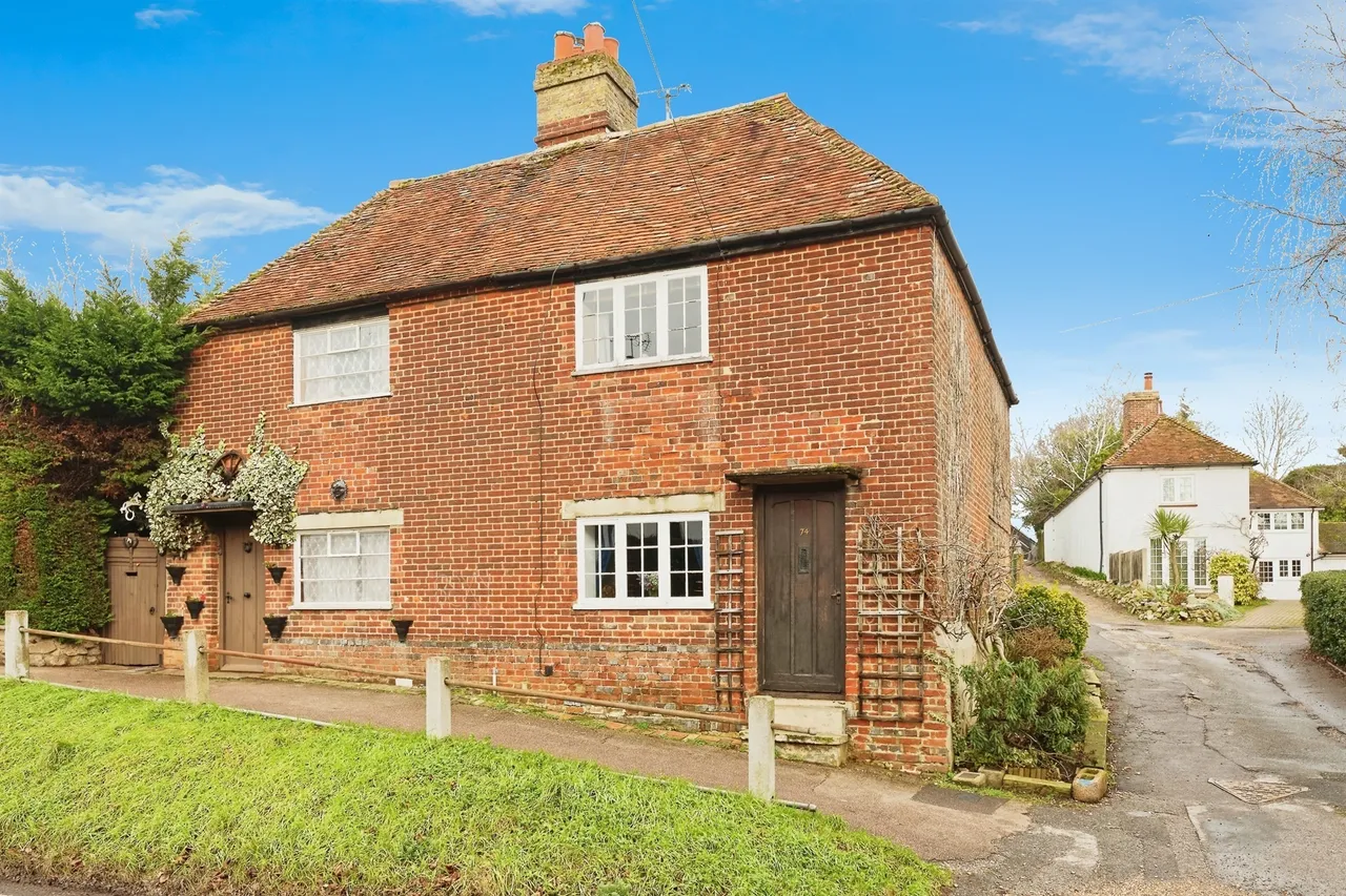 2 bed house for sale — The Street, Boughton-Under-Blean, Faversham