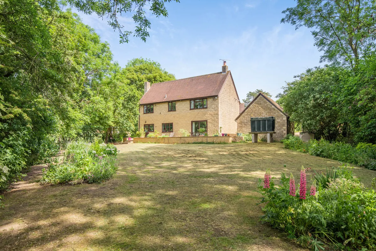 4 bed house for sale, Mixbury Brackley, NN13