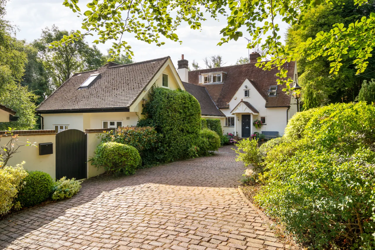 5 bed house for sale, Lunghurst Road, Woldingham, CR3