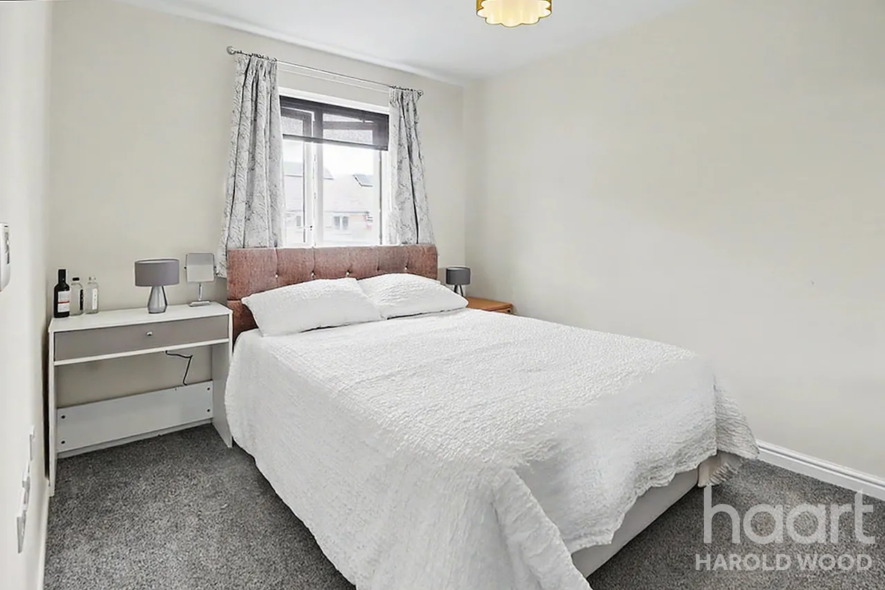 Sudbury Close, Harold Hill, RM3, photo 6