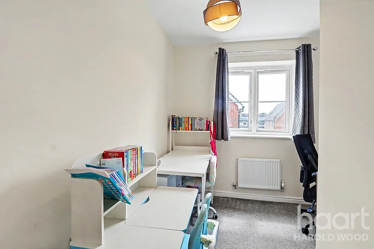 Sudbury Close, Harold Hill, RM3, photo 7