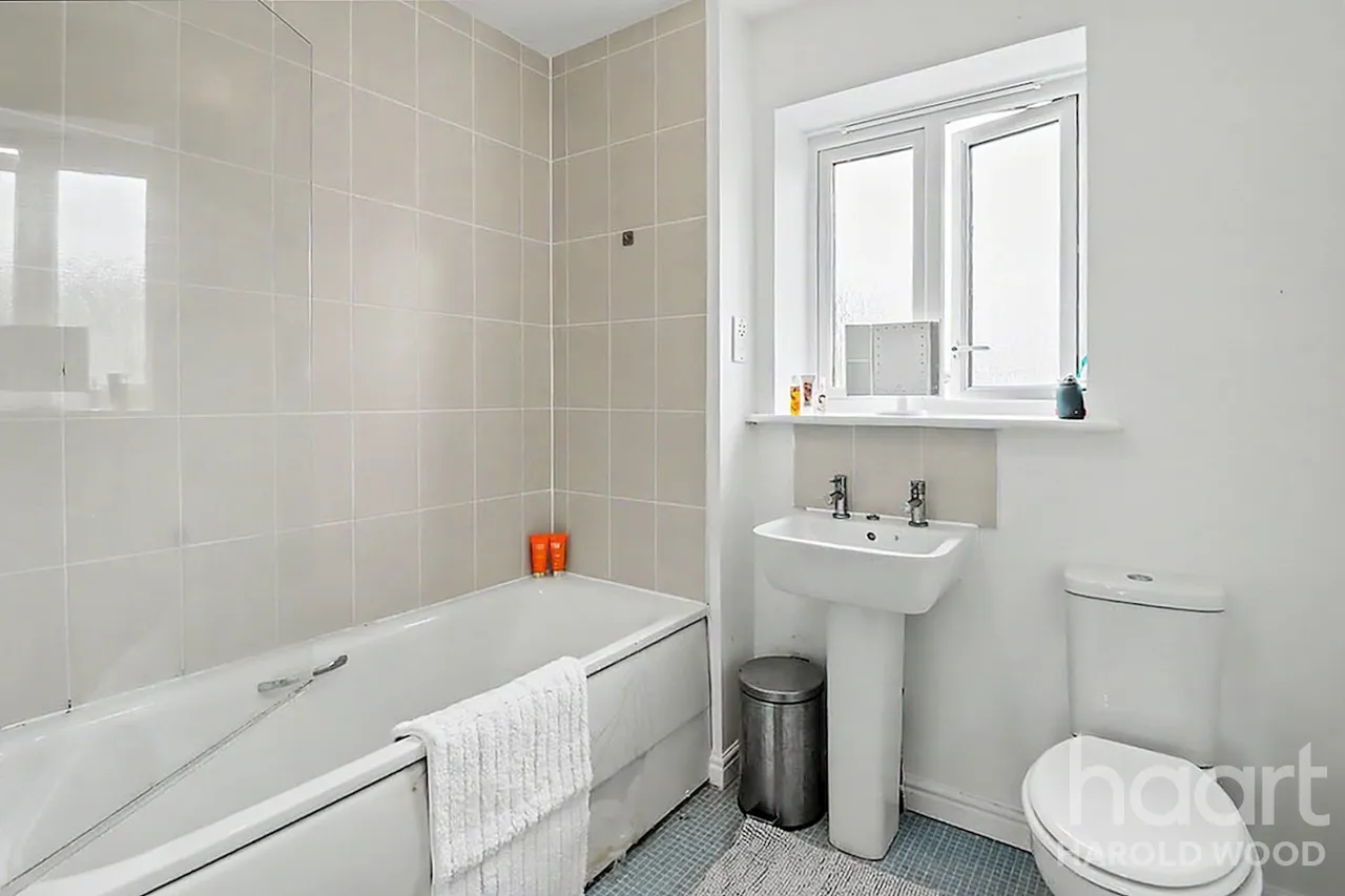 Sudbury Close, Harold Hill, RM3, photo 8