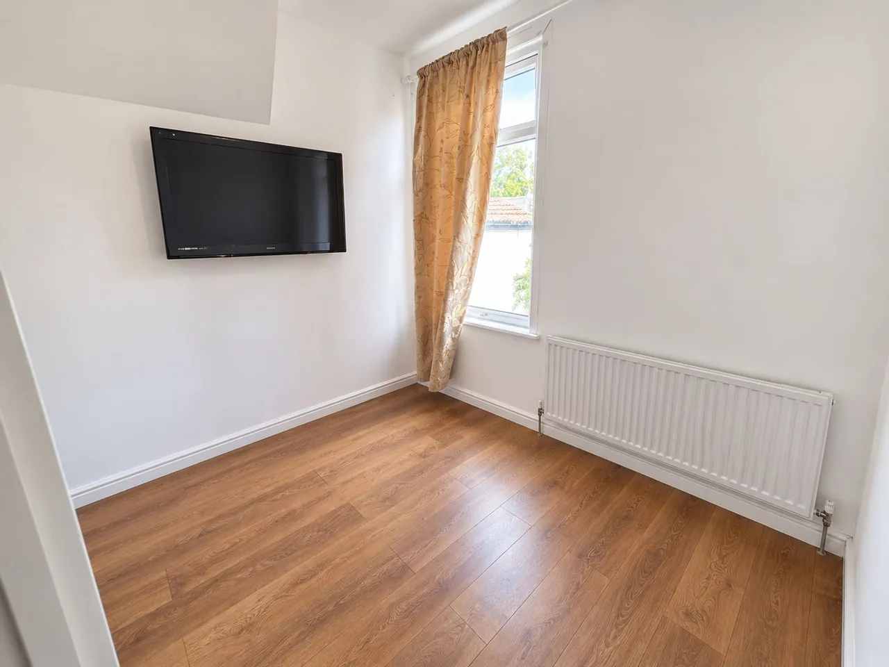393b Dersingham Avenue, London, London, E12 6JX, photo 3