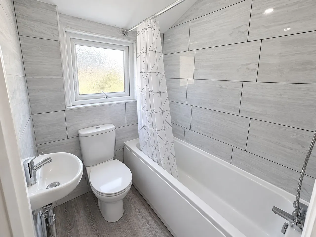 393b Dersingham Avenue, London, London, E12 6JX, photo 6