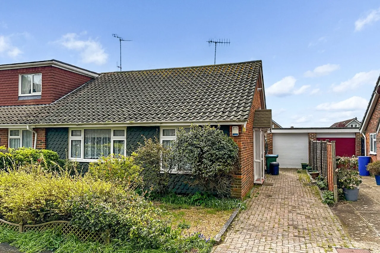 2 bed house for sale, East Preston, Littlehampton, BN16