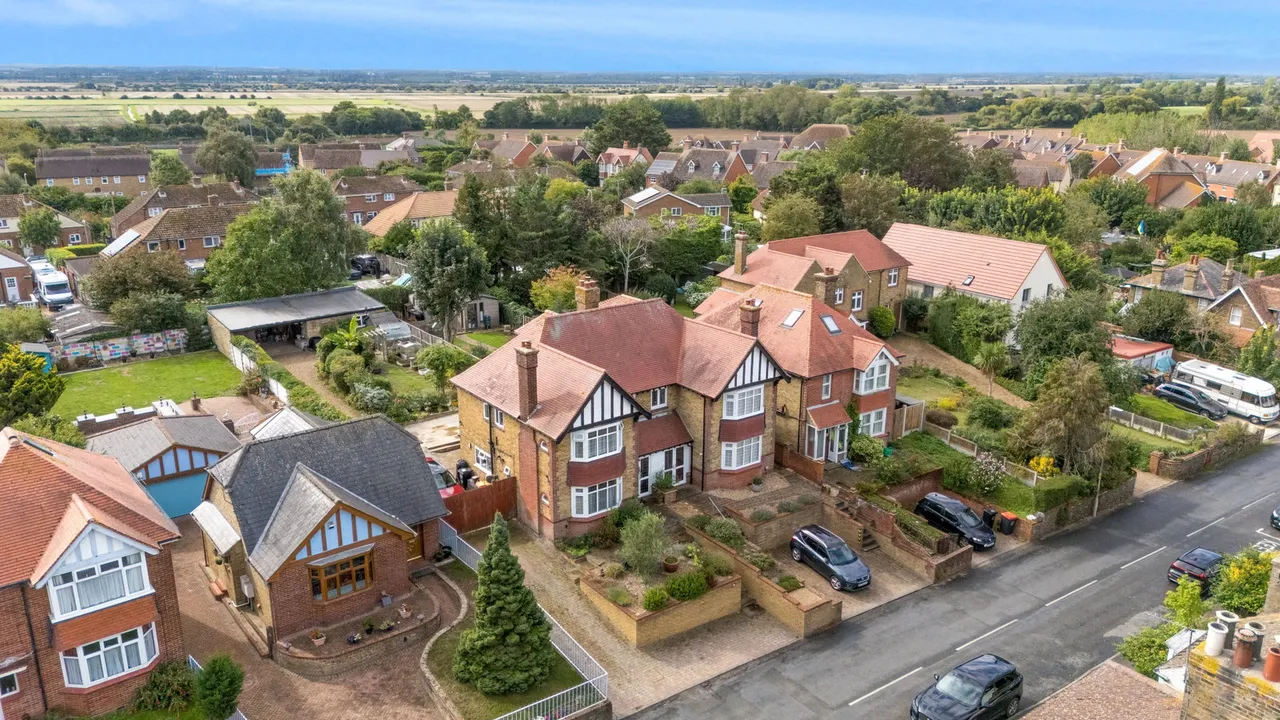 4 bed property for sale, Monkton Road, Minster