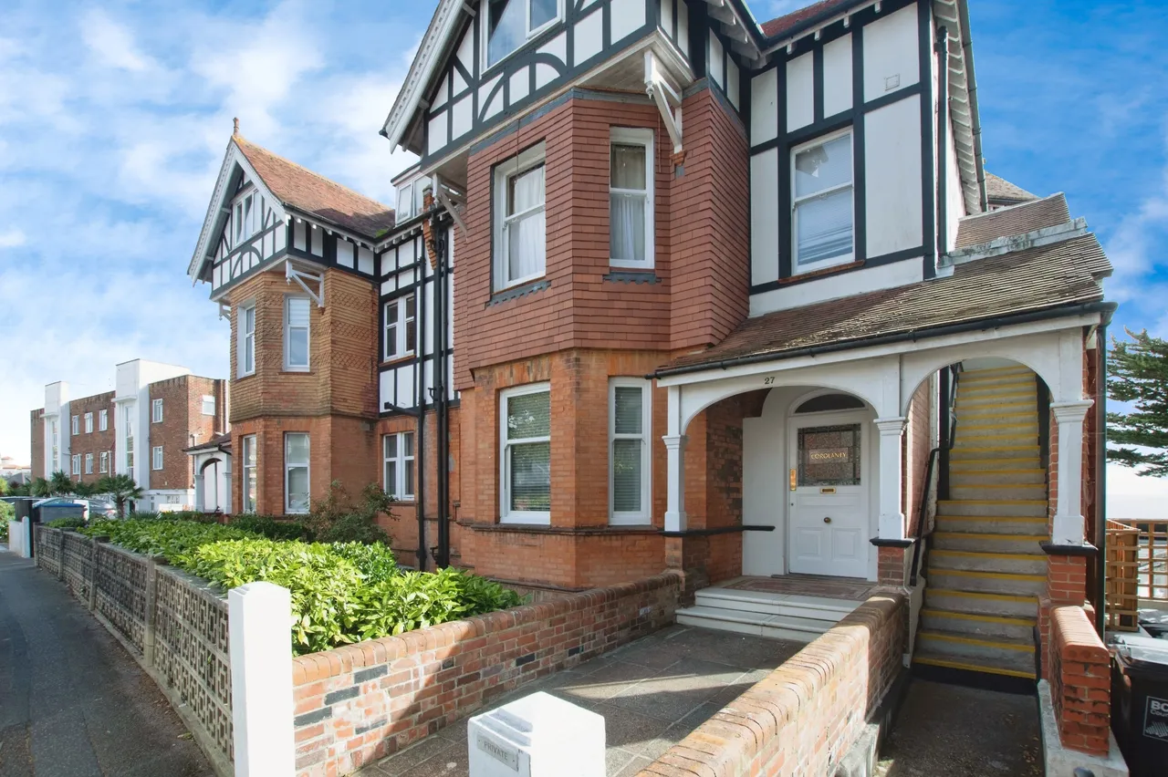 2 bed flat for sale — Boscombe Spa Road, Bournemouth
