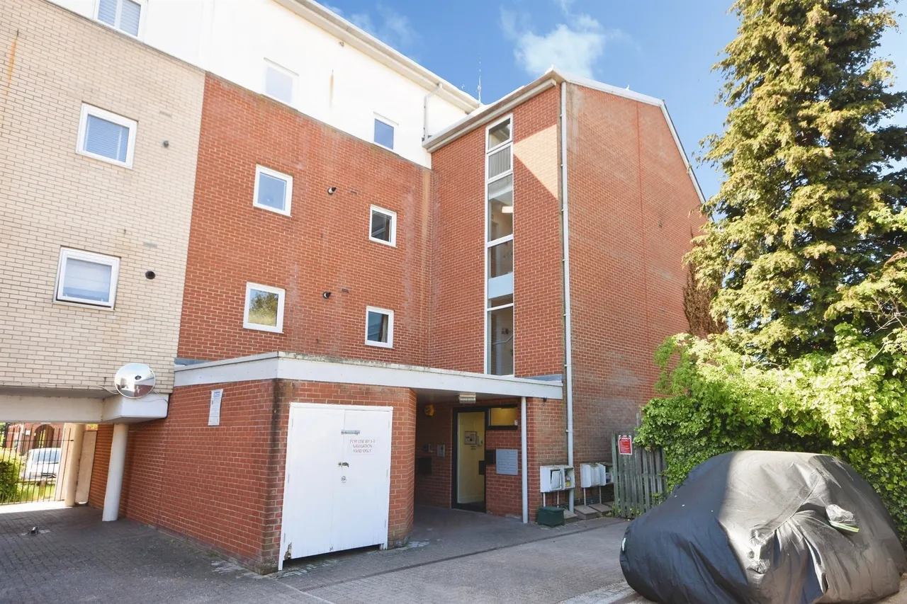 2 bed flat for sale — Navigation Yard, Chelmsford