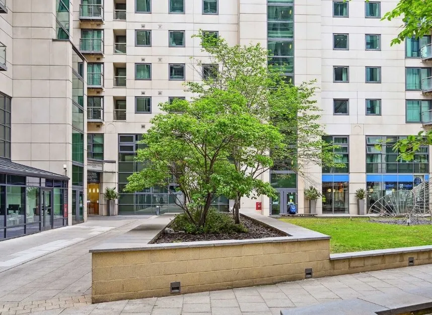South Quay Square, Canary Wharf, E14, photo 3