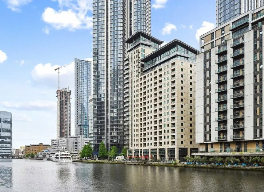 2 bed flat to rent, South Quay Square, Canary Wharf, E14