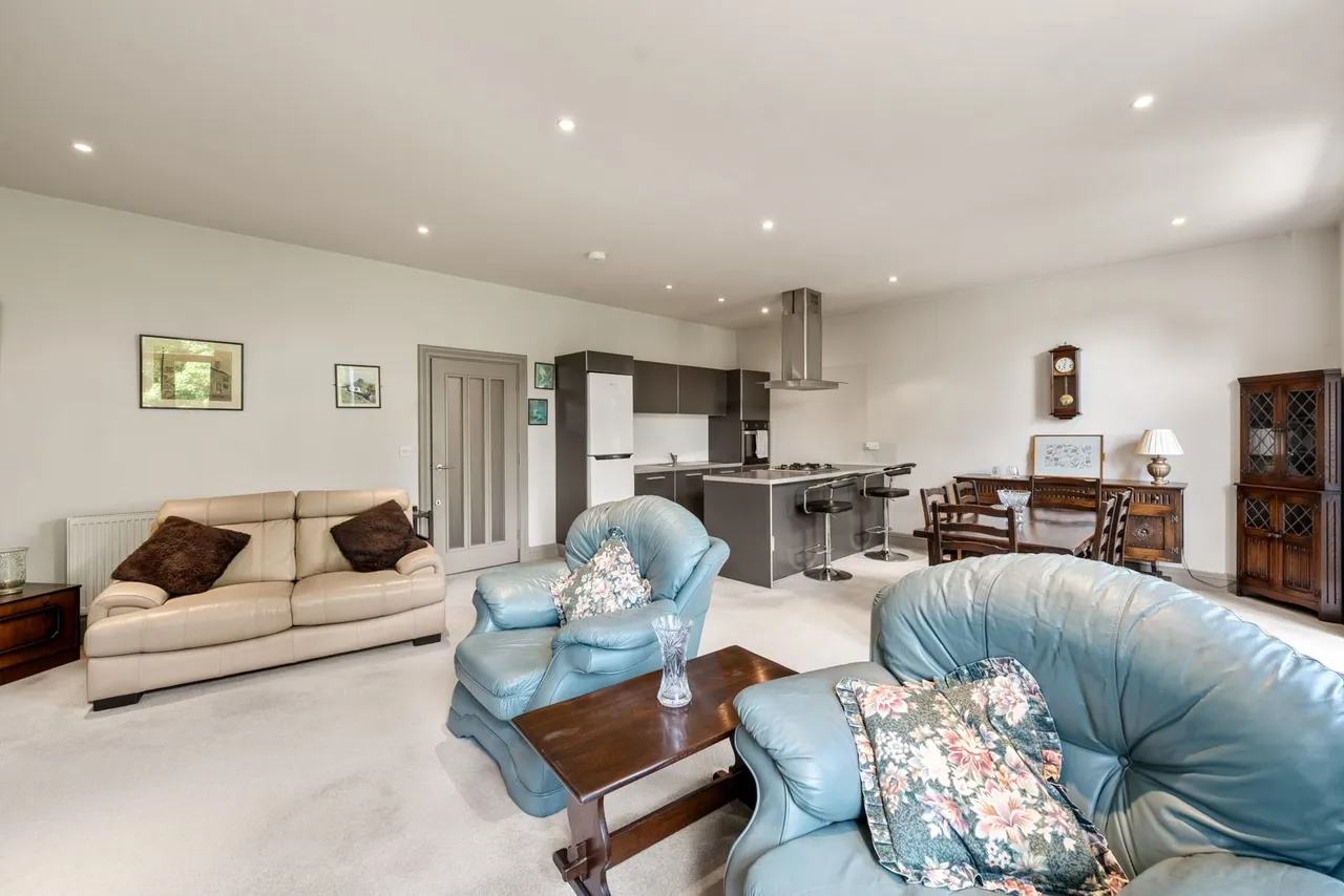 Burwood Court, Hollywell Green, photo 9