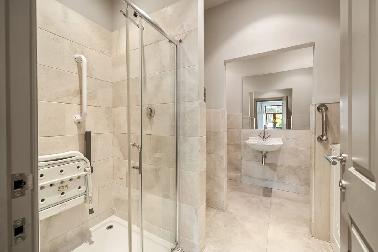 Burwood Court, Hollywell Green, photo 5
