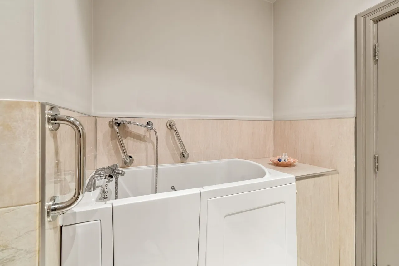 Burwood Court, Hollywell Green, photo 22