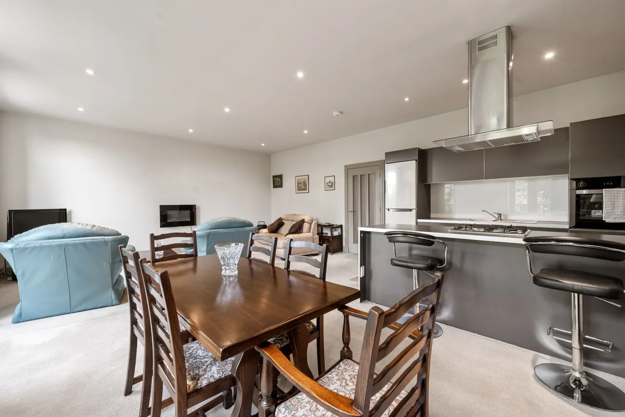 Burwood Court, Hollywell Green, photo 18