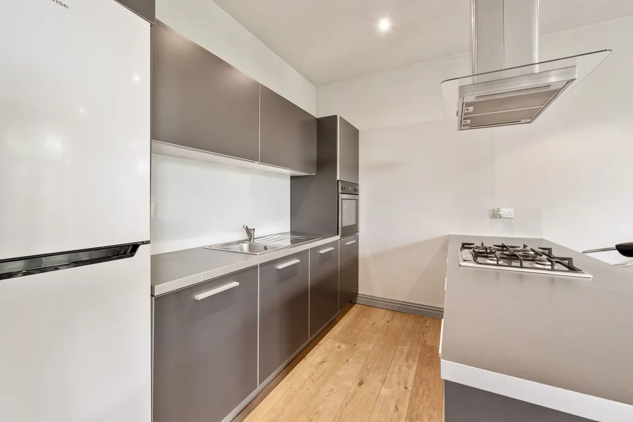 Burwood Court, Hollywell Green, photo 2