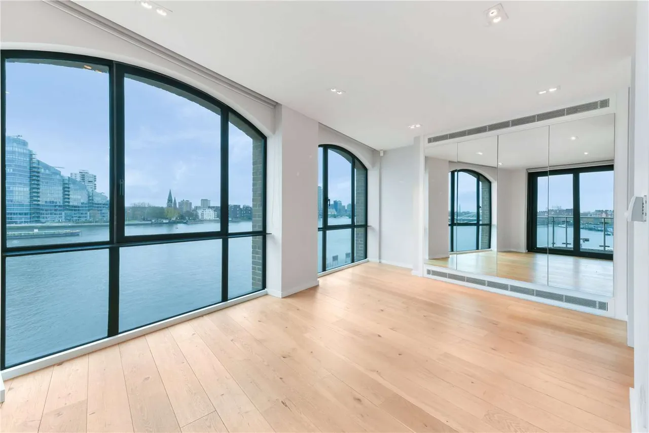 2 bed flat to rent — Chelsea Wharf Residences, 15 Lots Road, London, SW10 0QJ