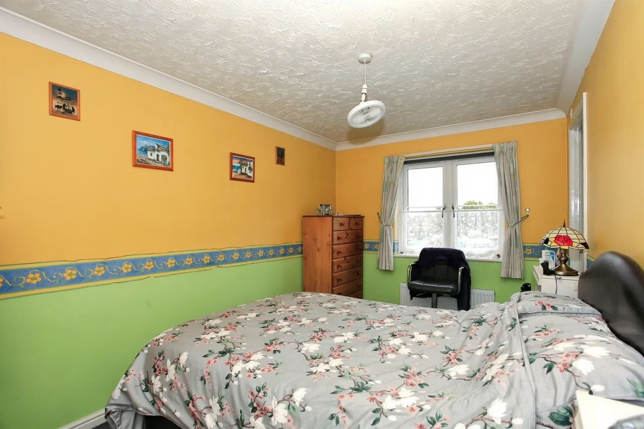 Fieldfare Drive, Peterborough, PE2, photo 9