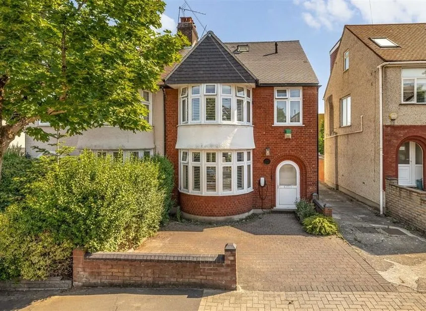 4 bed house to rent — Vincent Gardens, Cricklewood, NW2